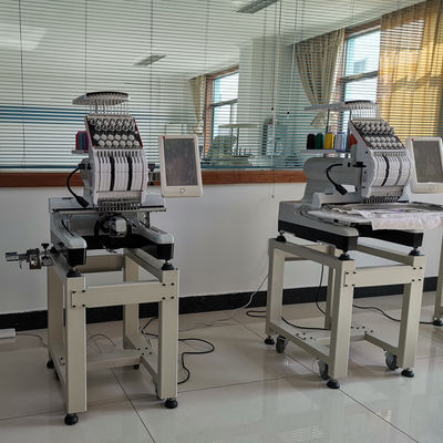 singoli jeans capi della maglietta di rendimento elevato di logo dei calzini della macchina del ricamo del computer del panno dell'asciugamano